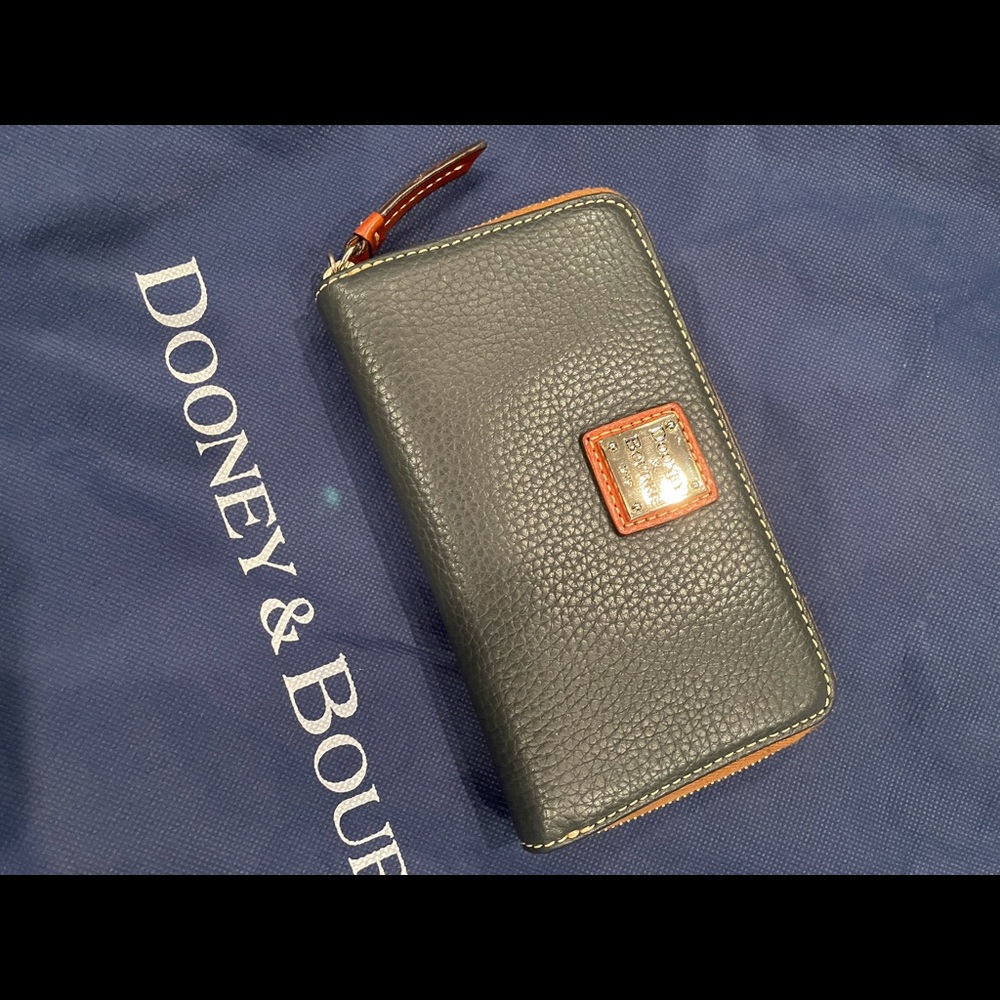 Dooney & Bourke wallet